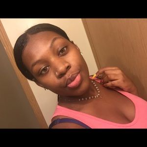 Meet your Posher, Alexis